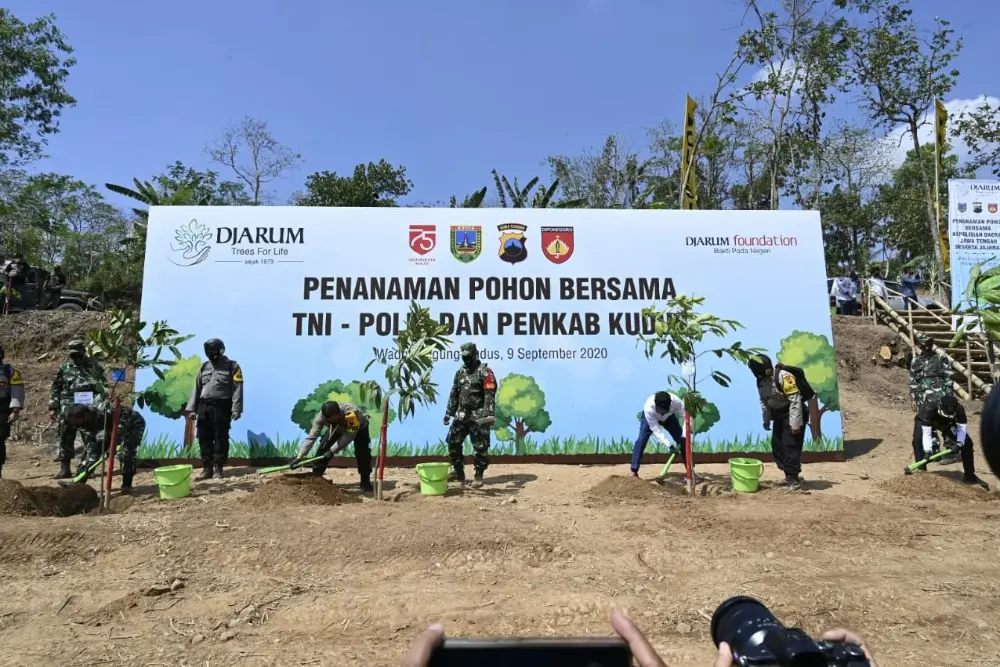 Djarum Foundation with Central Java Regional Police Chief Hijau Dawe Tourism Area