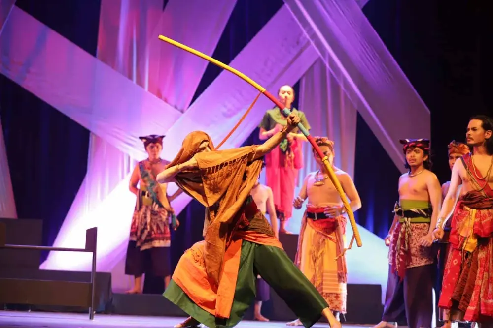 Tetas Theater Presents a Play entitled Adipati Karna, Baby in the River
