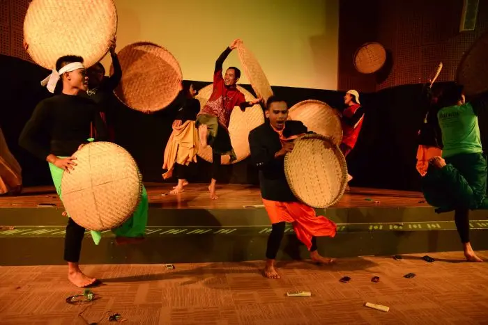 Djarum Theater Tour Stage Titled "Teaching Tips"
