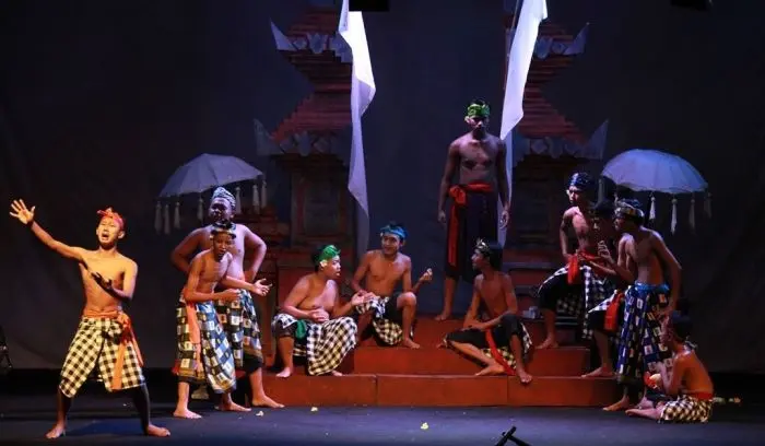 Honing Student Creativity through the 2016 Kudus Student Theater Festival