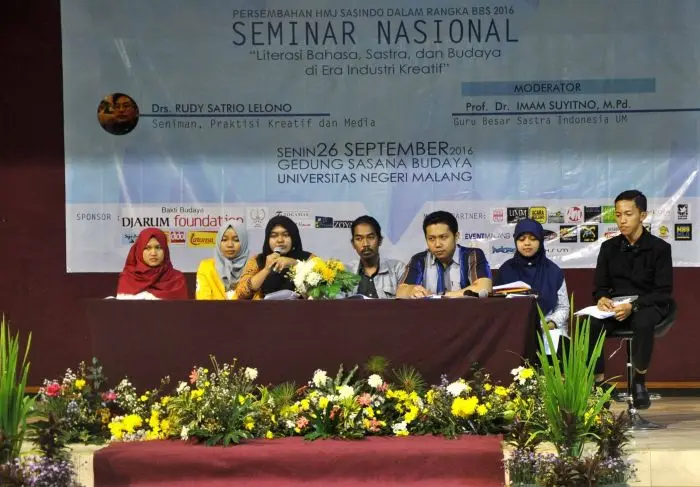 "Language and Literature Month" 2016 activity, Faculty of Letters, Department of Indonesian Literature, State University of Malang.