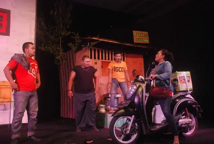 The Holy Triangle Theater (Keet) Family, Performs Javanese Manuscript "Sebrang Mbalangan"