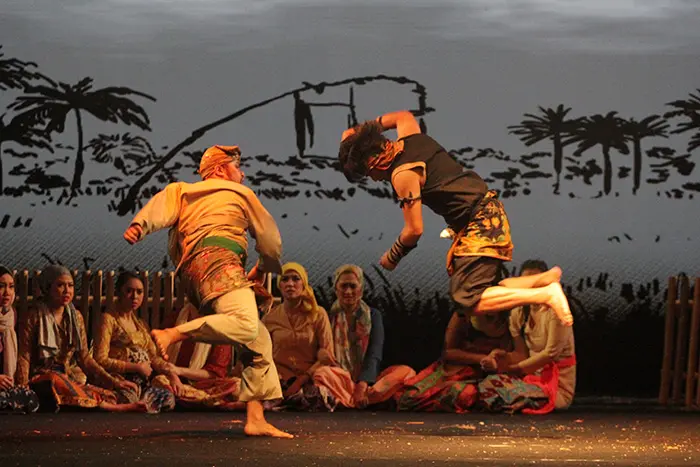 Abnon Theater Performs "Jawara" in the Heart of Marunda