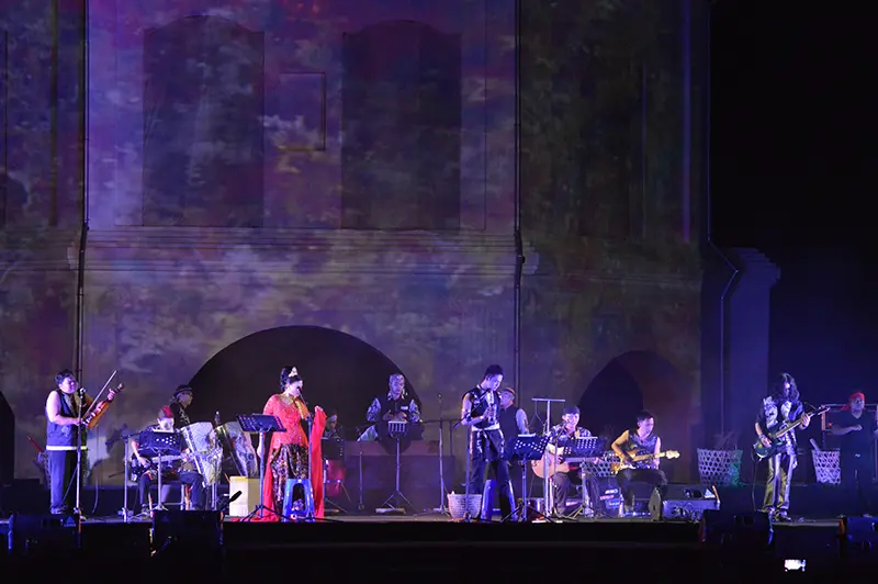 Sang Swara community from Kudus city performs at SIPA 2015 Solo