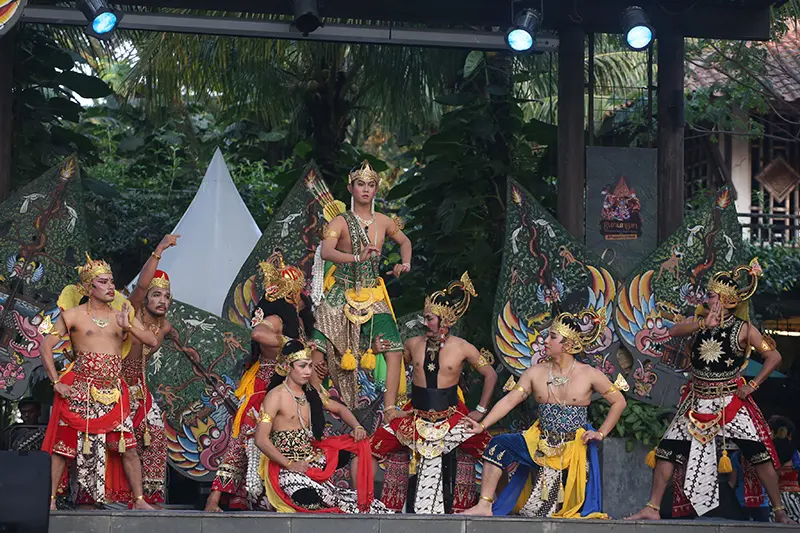 WAYANG JOURNALIS WITH MARIO KAHITNA PERFORM AT THE GUNUNGAN BANDUNG FESTIVAL