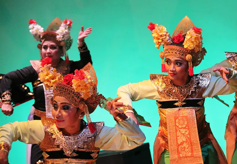 Dance Performance "Sheen Legong"