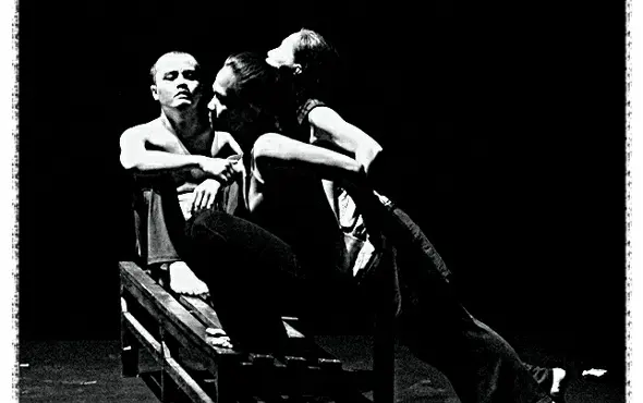 Expressions, Motions and Words in Indra Zubir's Somnambulis Performance