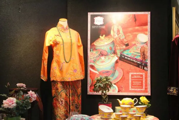 The Footsteps of the Indonesian Peranakans, Crossing Cultures in the Archipelago