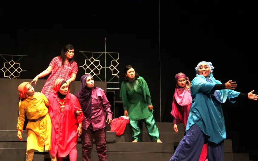 "Collage and 7 glass windows" Return of 7 Heroines Theatre