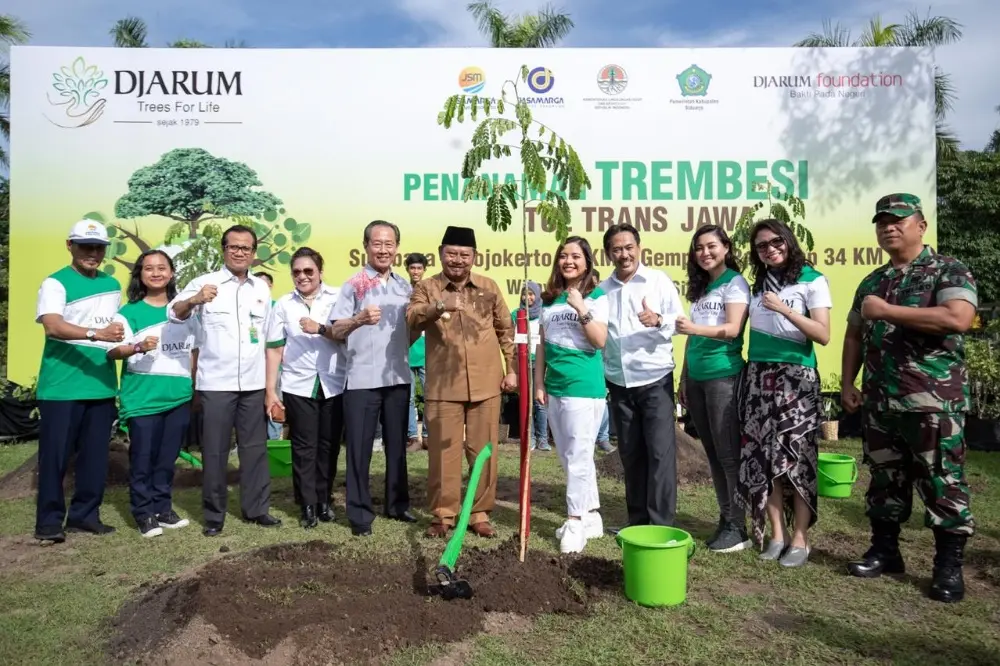 Plant 8,400 Trembesi along 70 Kilometers on the East Java Toll Road