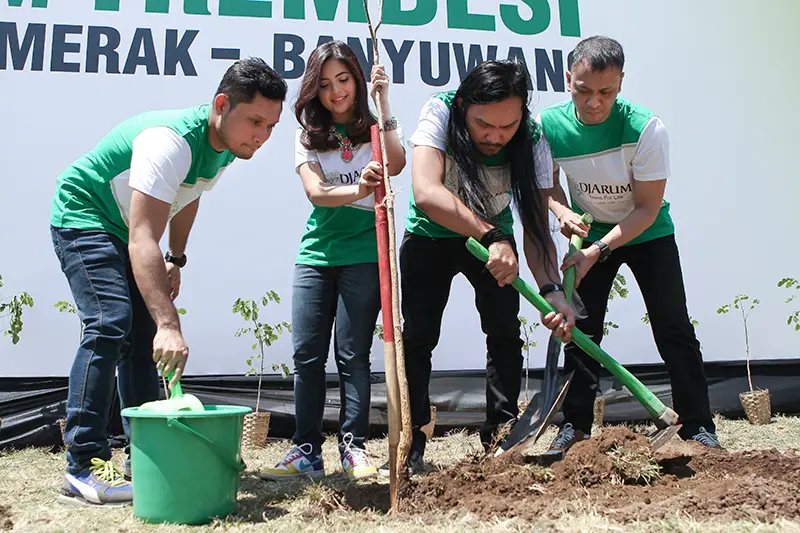 Hijaukan Jalur Pantai Utara Pulau Jawa "Menanam Trembesi 1.350 KM Merak - Banyuwangi"