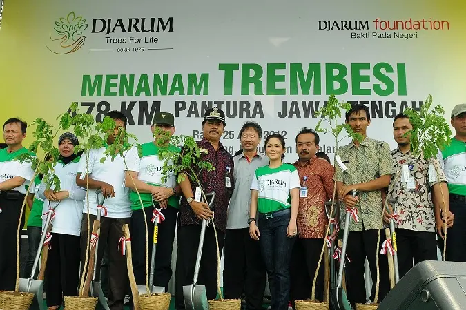 Menanam Trembesi, Mencintai Bumi-Rangkaian Penanaman Pohon Trembesi 478 km Jalur Pantura