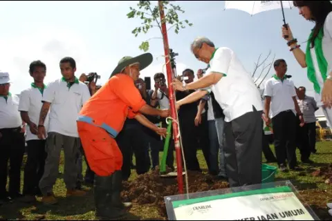 Menteri PU Djoko Kirmanto Resmikan Penanaman 7.300 Pohon Trembesi