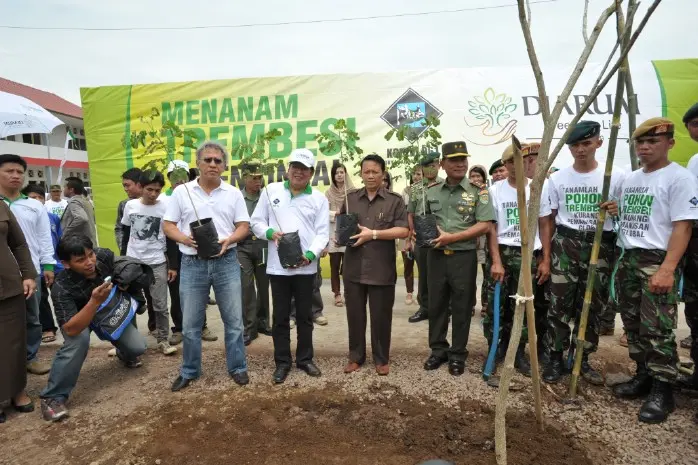 Program Bakti Lingkungan - Djarum Tanam Pohon Trembesi di Jawa Barat