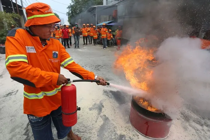 The Lurah and Residents of Jembatan Lima Want to Reduce the Number of Fires