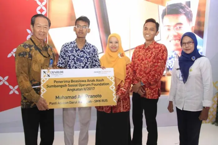 Social Contribution Djarum Orphanage Quality Improvement Program Provides Vocational High School Full Scholarships