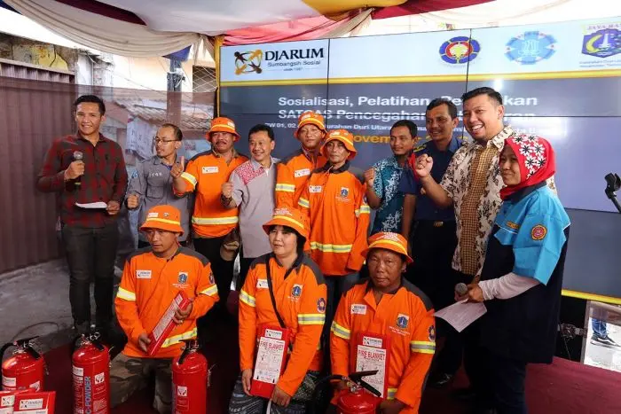 3 RWs in Duri Utara Subdistrict, Tambora District Practice Fire Prevention