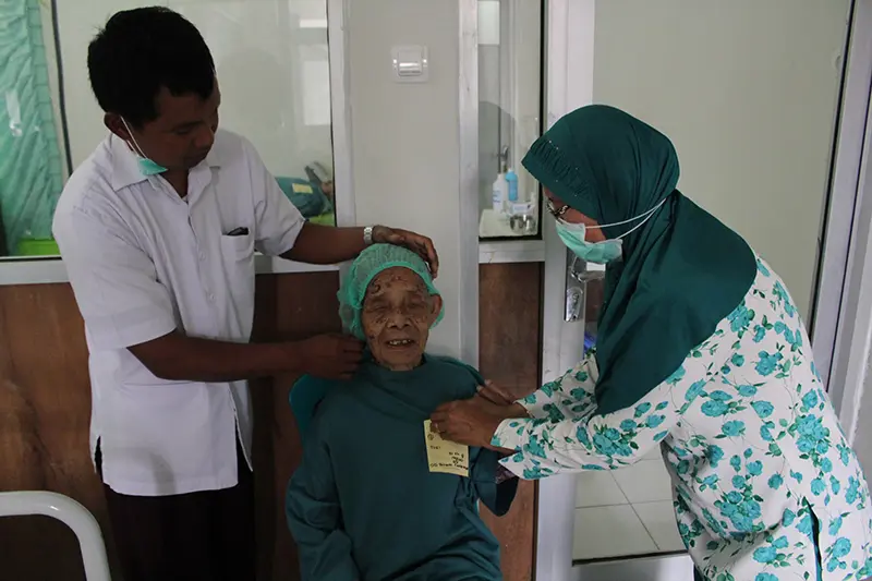 Salaman Magelang Hospital Holds Free Cataract Surgery