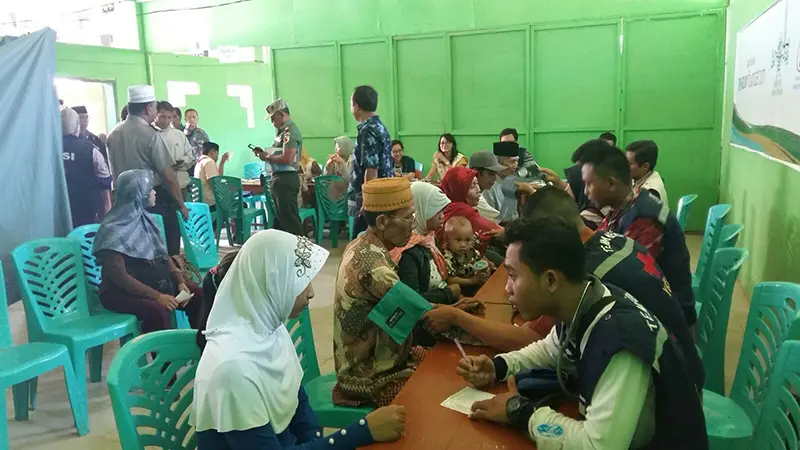 523 Patients Get Health Examinations at the Mamba'ul Ma'arif Islamic Boarding School, Denanyar, Jombang