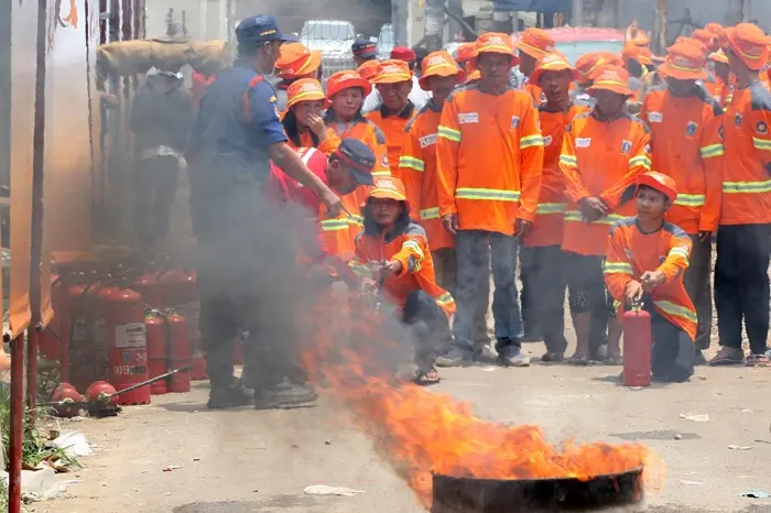 Socialization of Fire Prevention from the Djarum Foundation's Social Contribution to Pekojan Village Residents in 2013