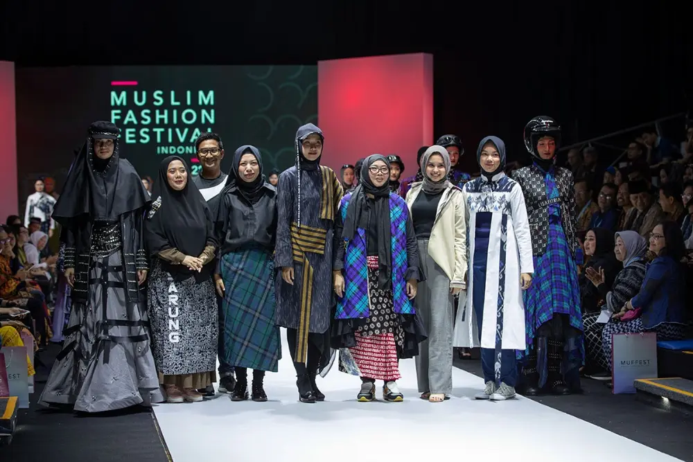 The Work of Three NU Banat Kudus Vocational School Students Selected as Openers for the 2019 Indonesian Muslim Fashion Festival (MUFFEST)