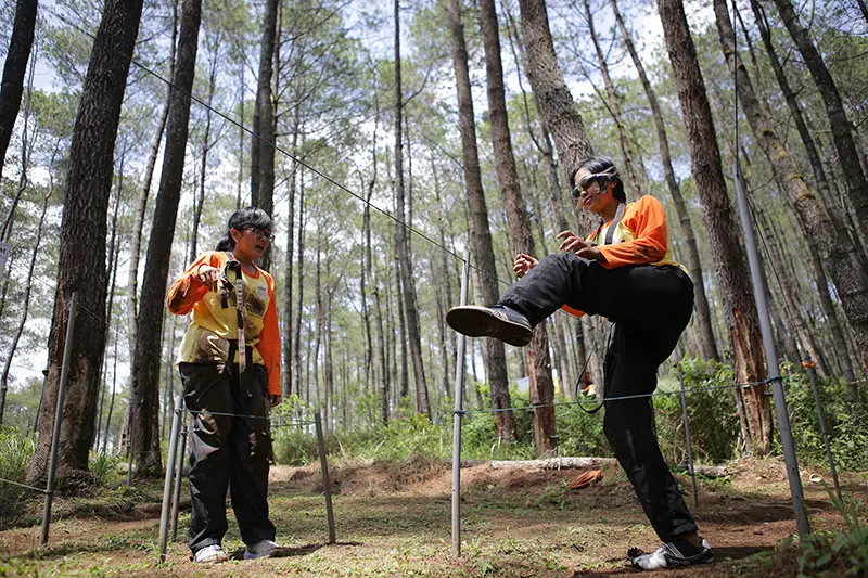 Blind Man Walking: Complementing Each Other By Guiding And Hearing