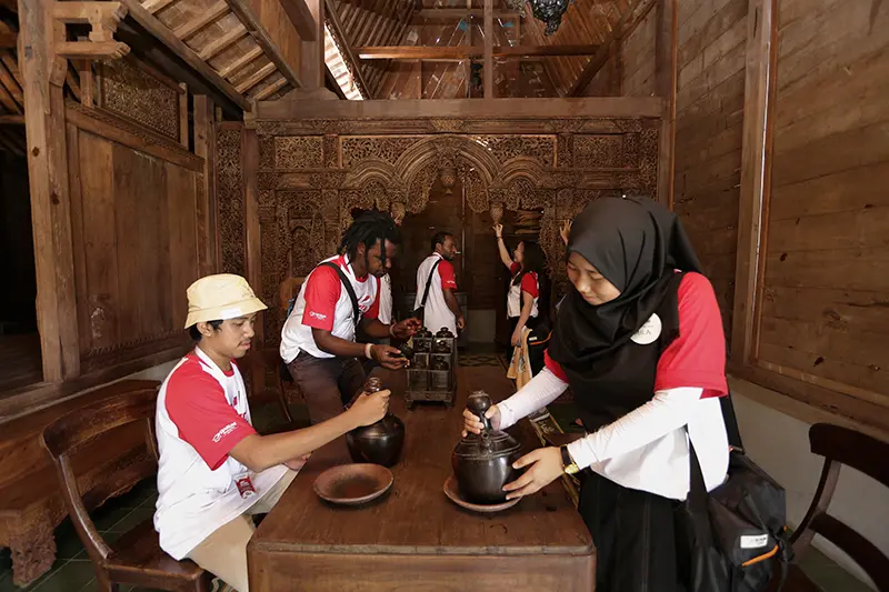 Observing the Cultural and Environmental Wealth of the Holy City