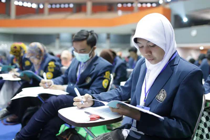 Isyana Sarasvati Eliminates Selection Tension in Malang City