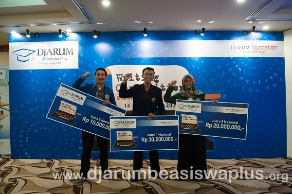 A lot of reading and self-confidence are the keys to the winners of the 2014 Writing Competition