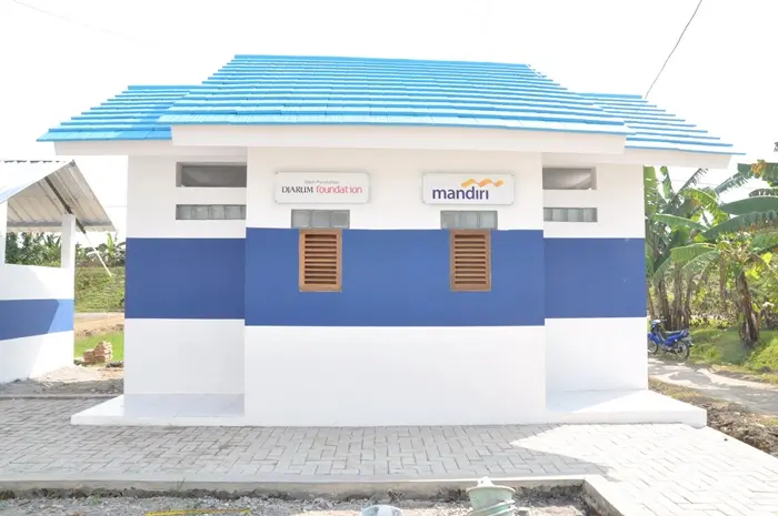 Accelerating the Achievement of the 2015 MDGs Through the Joint School Sanitation Program with Bank Mandiri and the Djarum Foundation