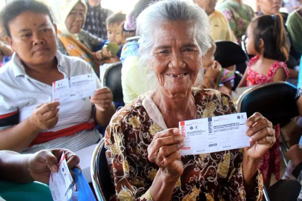 Free medical treatment at Roban Fisherman's Village, Batang