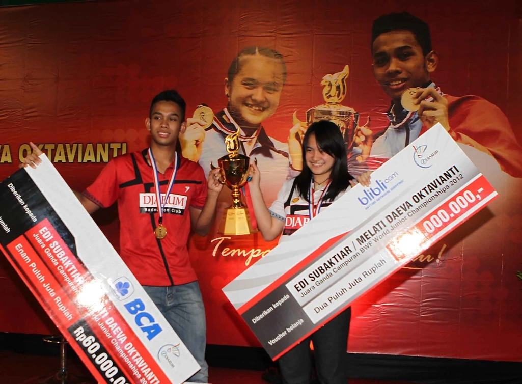Atlet muda PB Djarum raih gelar juara BWF  World Junior Championships 2012 Edi/Melati Terima Bonus Rp 90 Juta
