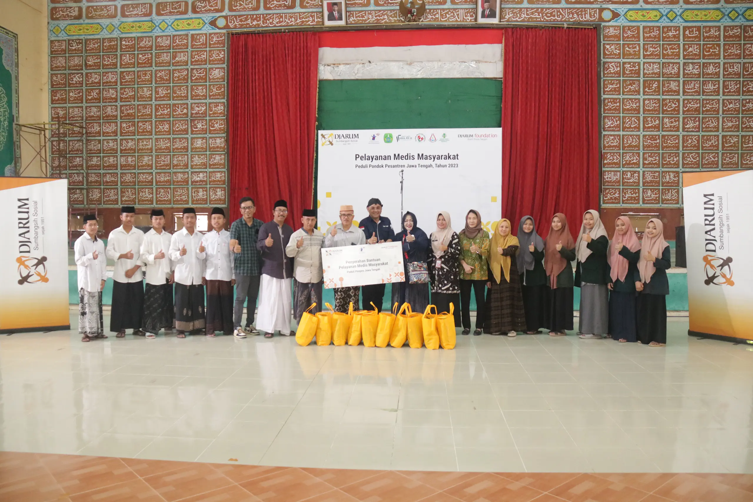 Pesantren Al Hikmah 2, Brebes Bersama Djarum Foundation Menggelar Pelayanan Medis