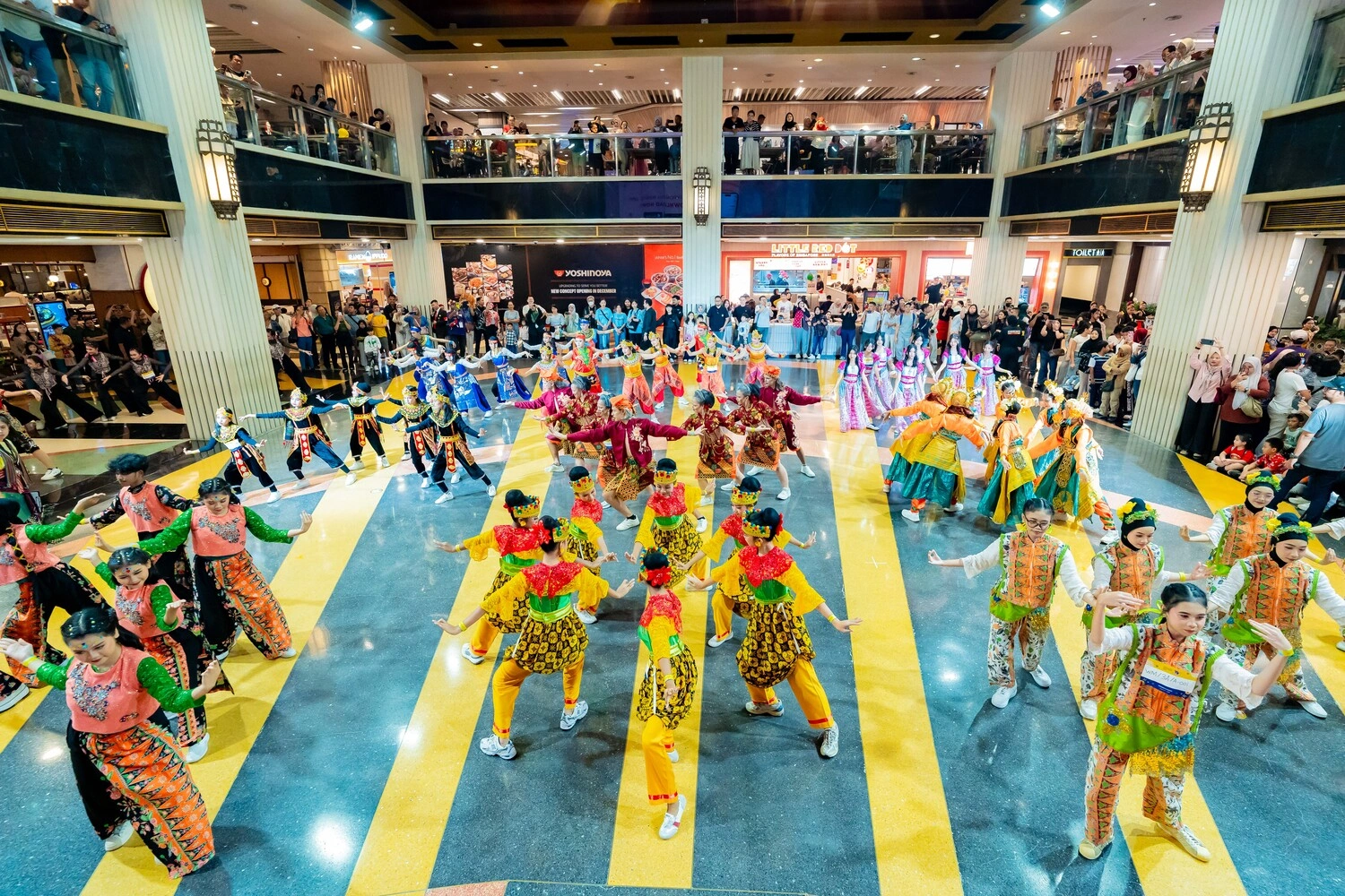 More Than 8,000 Participants #Dancinginmall Simultaneously in 11 Cities in Indonesia